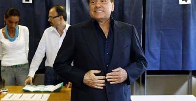 Berlusconi se salva gracias a la xenófoba Liga Norte