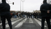 Manifestantes anti Bolonia cortan el tráfico en Cibeles y Atocha