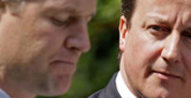 Cameron y Clegg prometen un matrimonio estable