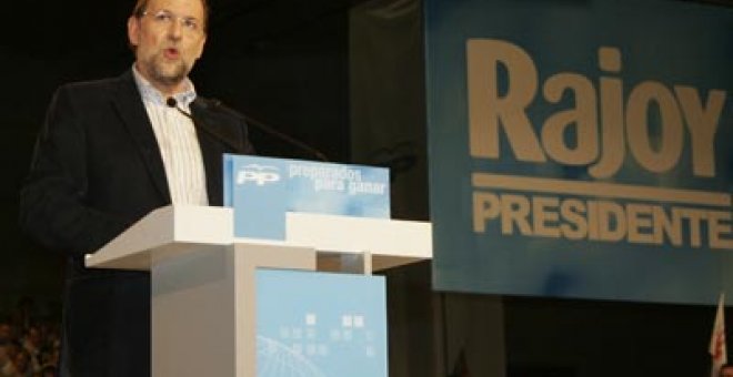Rajoy se la juega al apoyar a Camps tras un auto "demoledor"