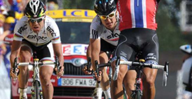 Cancellara recupera el liderato del Tour en tierras galas