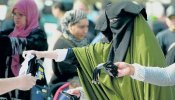 Francia apoya la ley de Sarkozy para prohibir el burka y el niqab