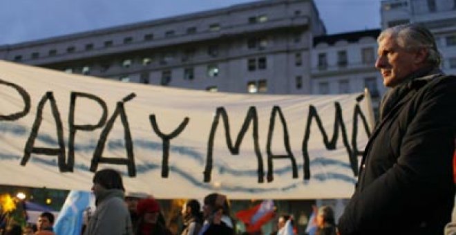 Los ultras españoles asesoran a la Iglesia argentina contra los gays