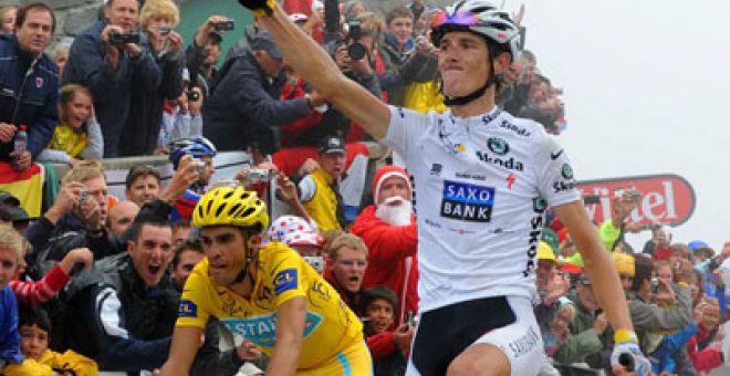 Contador le 'regala' a Schleck la victoria en el Tourmalet