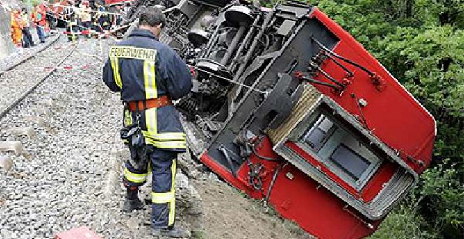 Un muerto y 42 heridos por el descarrilamiento de un tren en Suiza