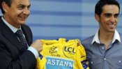 Zapatero y Aguirre felicitan a Contador por su tercer Tour