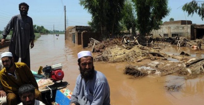 Cientos de miles de desplazados esperan ayuda en Pakistán