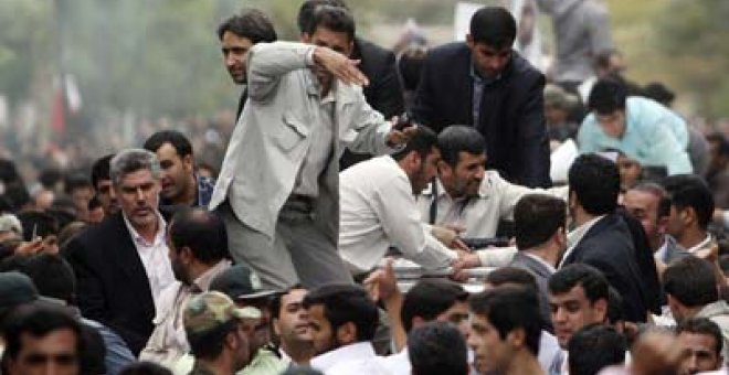 Ahmadineyad sale ileso de un atentado