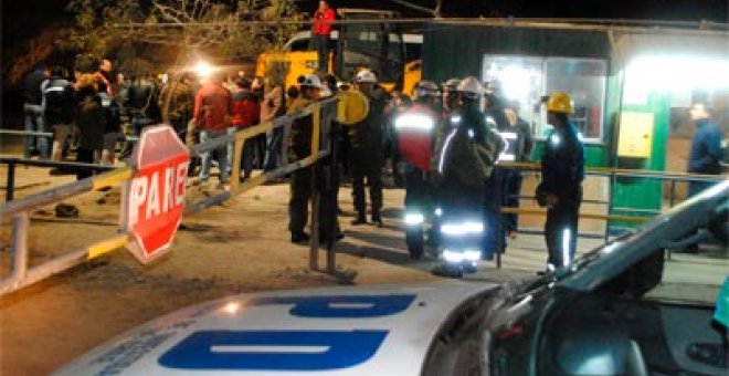 34 mineros siguen atrapados en Chile tras el derrumbe de una mina