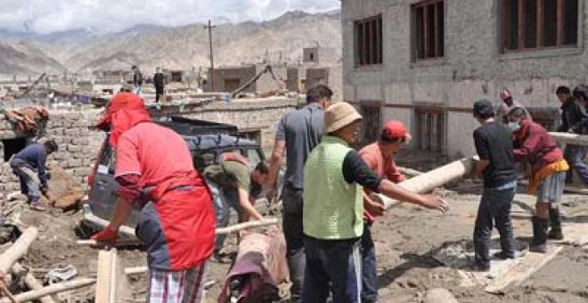 45 españoles abandonan la región india afectada por las inundaciones
