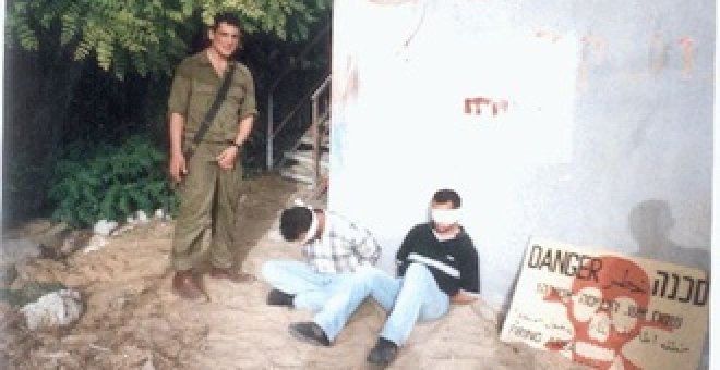 Detenidos cuatro soldados israelíes por fotografiarse con presos palestinos