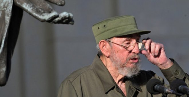 Fidel Castro se da un baño de masas cuatro años después