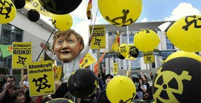 Merkel da un giro y extiende hasta 14 años la vida de las nucleares