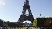 Evacúan la Torre Eiffel por una amenaza de bomba