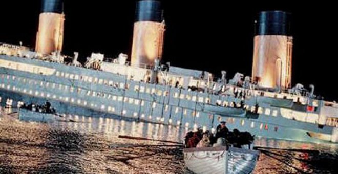 El Titanic se hundió por virar en sentido erróneo