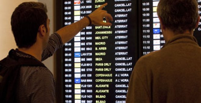 Aeropuertos y estaciones de tren funcionan a medio gas