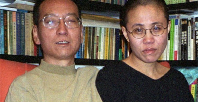 La esposa del Nobel de la Paz chino encarcelado se reúne con él