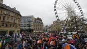 Miles de británicos protestan contra los recortes