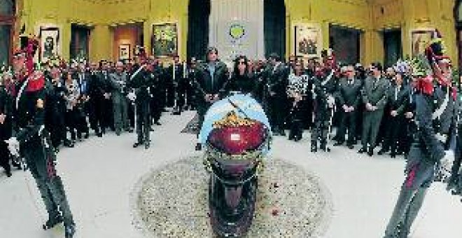 Cristina Fernández avisa de que seguirá al mando