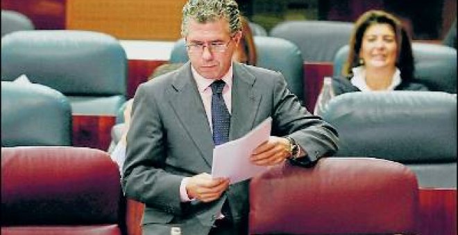 Aguirre busca trapos sucios del PSOE para tapar la 'Gürtel'