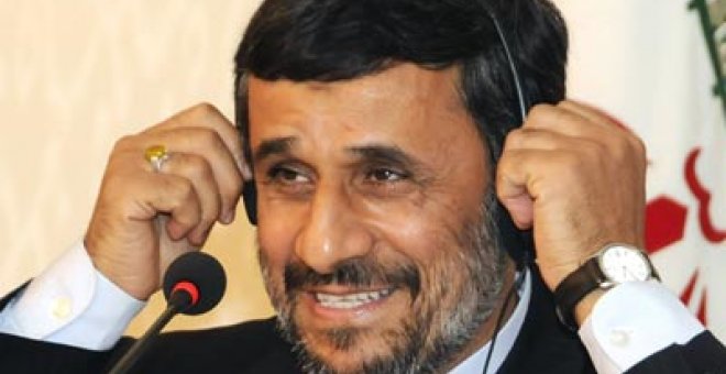 Ahmadineyad sugiere que las mujeres se casen a los 16 años de edad
