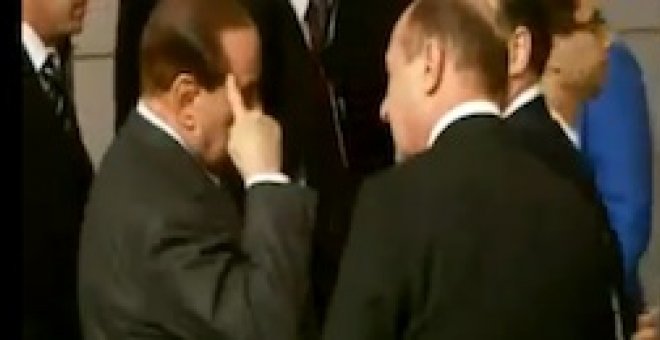 ¿Qué le dice el presidente rumano a Berlusconi y Sarkozy?