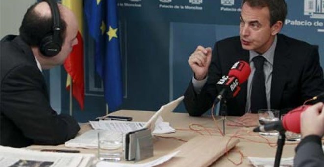 Zapatero descarta un rescate a España y despidos a funcionarios