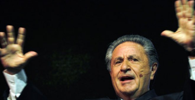 Duhalde se lanza a por la presidencia argentina
