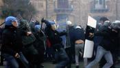 Los estudiantes italianos vuelven a enfrentarse a la policía