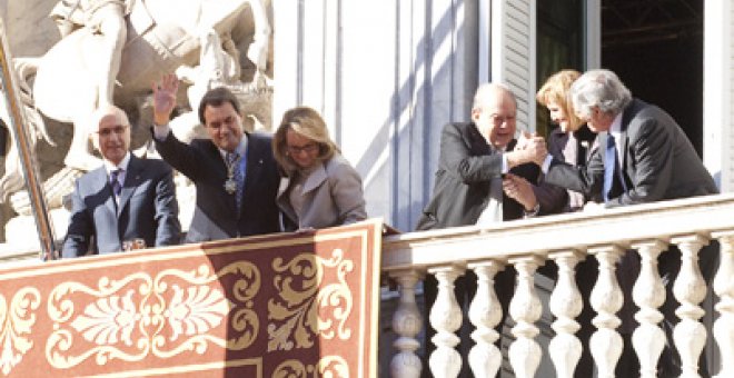 Artur Mas se rodea de cuatro consellers independientes y el socialista Mascarell