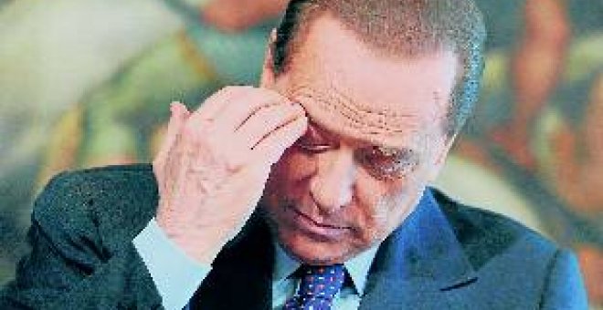 Berlusconi se defiende diciendo que tiene novia