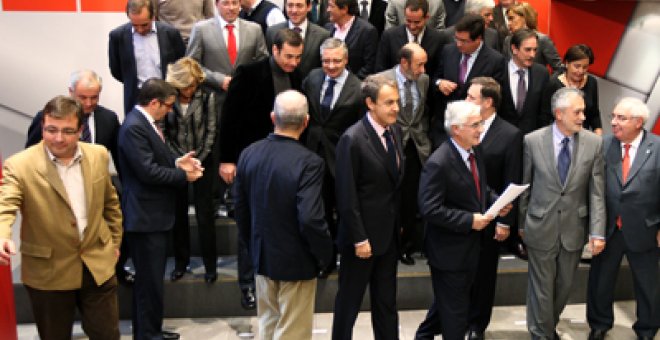 Zapatero reúne a sus dirigentes para impulsar las reformas