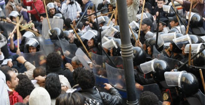 Los egipcios se saltan la prohibición y vuelven a tomar las calles