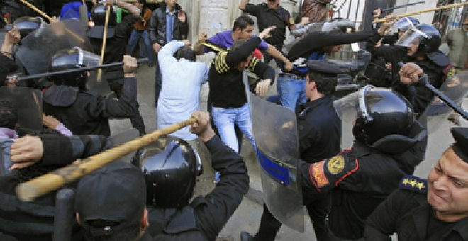 Mubarak endurece la represión