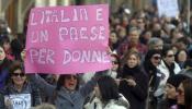 Miles de italianos piden la dimisión de Berlusconi