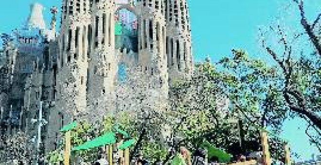 L'Eixample reobre la plaça de la Sagrada Família