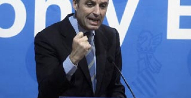 Rajoy cede y confirma como candidato al imputado Camps