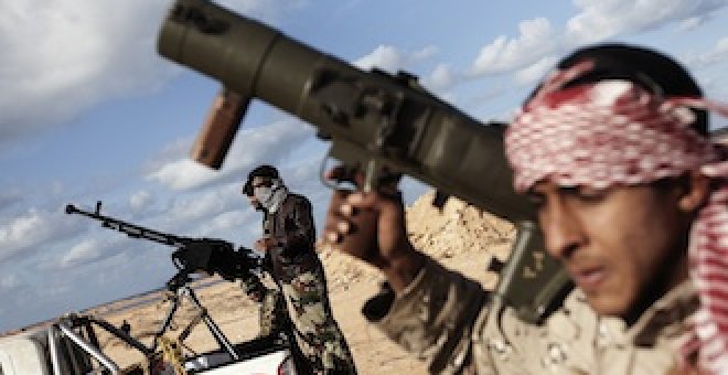 La aviación libia sigue acorralando a los rebeldes con bombardeos