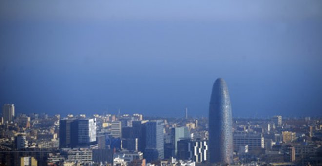 Barcelona estudia prohibir la circulación de coches de más de diez años