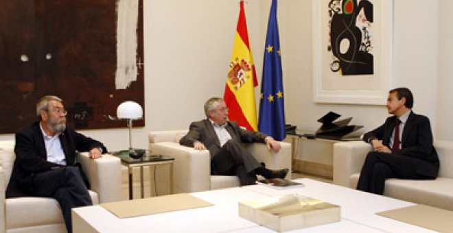 Zapatero recibe a los sindicatos sin un acuerdo cerrado