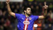 Diego Costa golea a Forlán