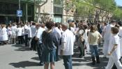 El enfado en los hospitales catalanes toma la calle