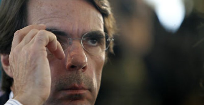 Aznar: "Zapatero se va antes de que lo echen"