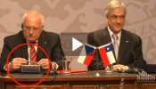 El presidente checo muestra su cleptomanía en Chile