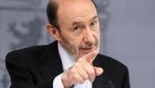 Rubalcaba denuncia el "doble juego" del PP ante el terrorismo