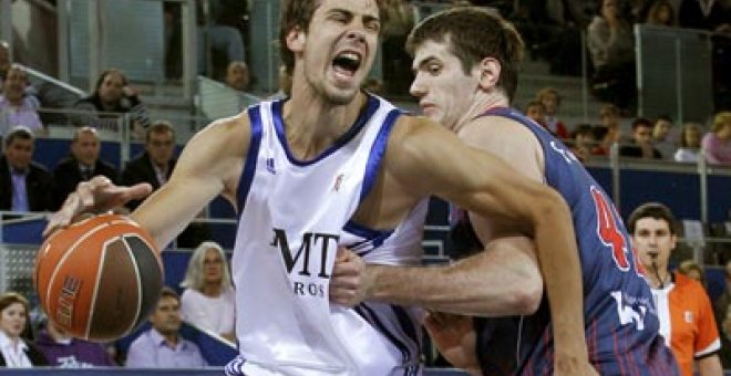 El Madrid se revuelve ante el Baskonia