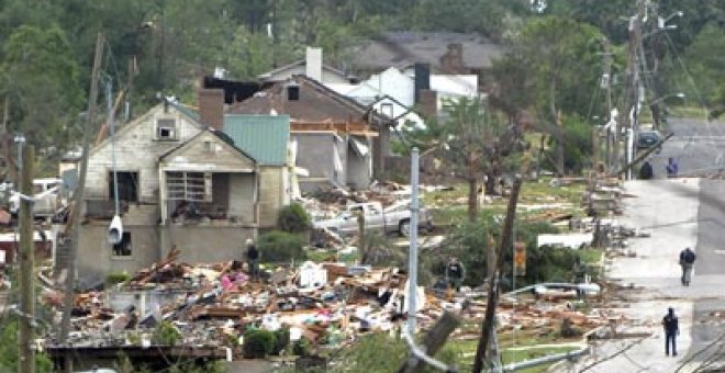 Al menos 215 muertos por las tormentas en el sur de EEUU