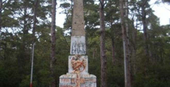 Un partido canario se ofrece a derribar un obelisco franquista