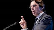 Aznar acusa al Gobierno de ir "removiendo huesos"