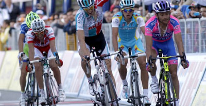 Bart de Clerq logra la victoria en la primera llegada en alto del Giro